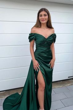 Split Prom Dresses, Prom Dresses 2024, Green Mermaid, Tulle Sleeves, Stunning Prom Dresses, Perfect Prom Dress, Prom Ideas, Prom Night, Dresses 2024