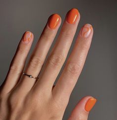 Negative Space Summer Nails, Short Gel Nails Simple Design, Squoval French Tip Nails Color, Simple Short Nail Art Designs, Simple Manicure Ideas For Short Nails, Fun Short Nails Art Ideas, Coral Floral Nails, Simple Shellac Nails Designs, Simple Gel Manicure Designs