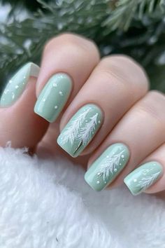 Light Color Christmas Nails, Christmas Nails White And Green, Christmas Tree Nails Acrylic, Winter Tree Nail Art, Sage Christmas Nails, White Christmas Tree Nails, Mint Christmas Nails, Mint Green Christmas Nails, Light Green Christmas Nails