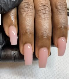 Light Pink Nails On Black Women, Neutral Nail Colors For Black Women, Pink Nails On Brown Skin, Gel Dip Nails Powder, Neutral Toe Nail Colors, Neutral Nails Black Women Dark Skin, Short Nails Brown, Nude Nails For Black Women, Light Pink Nails Dark Skin