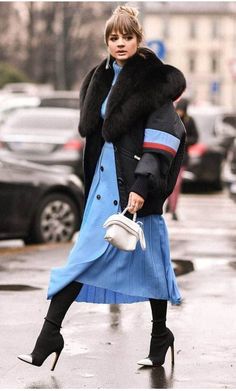 Walking Down The Street, Giovanna Battaglia, Chic Winter Outfits, Looks Street Style, Sarah Jessica Parker, Fashion Weeks, Moda Vintage, Street Style Inspiration