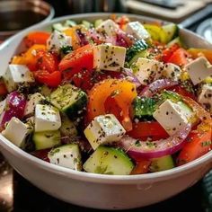 Classic Greek Salad, Chicken Gnocchi Soup Recipe, Herb Dressing, Salad With Feta, Greek Salad Recipes, Healthy Food Dishes, Healthy Food Motivation, Idee Pasto Sano, Greek Salad