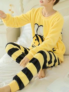 Girls Night Dress, Pijamas Women, Warm Pajamas, Cute Pjs, Pajama Fashion, Cute Sleepwear, Cute Pajama Sets, Pajama Outfits, Winter Pajamas