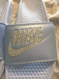 Sparkly Flip Flops, Nike Benassi Slides, Swarovski Nike, Nike Slippers, Sparkly Sandals, Nike Clothing, Nike Sandals, Basket Nike, Nike Benassi