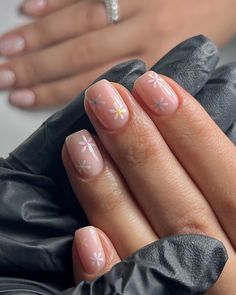 ❋ Crazy Daisy ❋ @the_gelbottle_inc Dolly BIAB, Daisy Studio Gel & all colours @officialnavyprofessional Perfect Prep… | Instagram Cute Simple Biab Nails, Minimalist Short Biab Nails, Short Gel Extensions, Simple Biab Nail Art, Natural Biab Nails, Simple Biab Nails, Biab Nails Short, Natural Summer Nails, Biab Nail Art