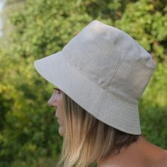 Bucket hat made of soft linen and cotton. It will fit almost any spring-summer stylization. Summer hats should be useful, stylish, lightweight and breathable. The bucket hat available in our offer fits perfectly with these aspects, it is a garment that protects the head from the hot rays of the sun. Bucket hat made of airy, certified linen fabric with a cotton content. The addition of cotton makes the fabric less prone to wrinkling. The brim of the hat is slightly stiffened, making it easier to Summer Cotton Hat For Everyday, Cotton Summer Hat For Everyday Wear, Solid Cotton Summer Hats, Beige Cotton Sun Hat For Everyday, Everyday Summer Cotton Hat, Beige Brimmed Cotton Hat, Everyday Beige Cotton Sun Hat, Lightweight Cotton Summer Hats, Summer Cap For Everyday