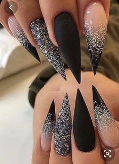 #acrigel #unhapreta Black Acrylic Nail Designs, Long Nail Art, Solid Color Nails, Black Acrylic Nails, Stiletto Nail Art, Modern Nails, Holographic Nails