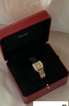 Cartier Watches Women, Classy Watch, Vintage Watches Women, Expensive Jewelry Luxury, Gold Watches Women, Luxe Jewelry, Expensive Watches, Luxury Lifestyle Dreams, Cartier Watch