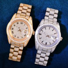 Looking for a little luxury in your life? Then treat yourself to one of our amazing zircon-encrusted watches! These beauties are made with high quality gold-plated stainless steel and adorned with dazzling zircon stones. They're the perfect way to add a touch of luxury and refinement to your everyday look. Plus, they're extremely affordable, so you can indulge in a little luxury without breaking the bank. So go ahead and treat yourself today! You deserve it! PRODUCT DETAILS: Band Length: 20inch Style: Business Movement: Quartz Certification: NONE Water Resistance Depth: 5Bar Clasp Type: Bracelet Clasp Origin: CN(Origin) Case Material: Stainless Steel Case Thickness: 13mm Dial Window Material Type: Hardlex Item Type: Quartz Wristwatches Boxes & Cases Material: Paper Band Material Type: Stai Gold Diamond Watch With Cubic Zirconia Bling, Gold Diamond Watch With Bling, Gold Embellished Cubic Zirconia Diamond Watch, Luxury Watches With Bling And Cubic Zirconia, Gold Iced Out Watch For Anniversary, Luxury Watches With Cubic Zirconia Bling, Gold Diamond Watch Iced Out, Diamond Bling Watches For Anniversary, Iced Out Diamond Jewelry And Watches For Gifts