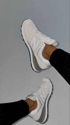 White New Balance Sneakers, Cute New Balance, New Balance Tennis Shoes, Womens New Balance, Casual Shoes Women Sneakers, White New Balance, Tennis Shoes Outfit, Trendy Shoes Sneakers, Shoes New Balance