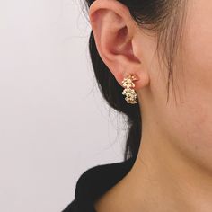 Material: 18K gold plated brass, lead nickel free Size: 19mm ( see pic 2) Quantity: 10pcs Ear backs to match: https://www.etsy.com/shop/Nbeads?ref=seller-platform-mcnav&search_query=ear+back Jump rings(same/ similar gold color) to match: https://www.etsy.com/listing/587655398/100pcs-real-gold-plated-brass-open-jump?ga_search_query=jump%2Bring&ref=shop_items_search_3&pro=1&frs=1 More gold findings here: https://www.etsy.com/shop/Nbeads?ref=seller-platform-mcnav&search_query=gold+plated Gold-plated Flower Earrings, Tarnish Resistant Gold Flower Earrings For Anniversary, Gold Tarnish-resistant Flower Earrings For Anniversary, Gold Metal Earrings In Flower Shape, Gold Drop Flower Earrings For Pierced Ears, Gold Metal Earrings With Flower Shape, Gold Metal Flower Shaped Earrings, Gold Drop Flower Earrings, Gold Plated Flower Shaped Earrings