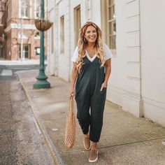 Basic Boho Outfits, Postpartum Summer Outfits, Edgy Boho Outfits, Boho Mom Outfits, Boho Mom Style, Outfit Ideas For Moms, Styling My Hair, Cool Mom Style, Boho Wardrobe