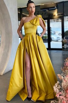 Satin gelber Abschlussballkleid mit Bogen -Einzelschulter Yellow Prom Dress, Yellow Prom, Cheap Prom Dresses Long, Robes D'occasion, One Shoulder Prom Dress, Prom Dresses Yellow, Prom Dresses With Pockets, Shoes Bag, A Line Prom Dresses