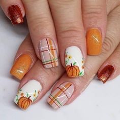 Let's start by a controversial question. When do Holiday season actually start? Halloween or Thanksgiving? I bet you know the answer! And no doubt, Holiday season has arrived. So step in your festive shoes and Thanksgiving Nail Art Designs, Cute Thanksgiving Nails, Thanksgiving Nails Fall, Thanksgiving Nails Design Fall, Nails Acrylic Coffin, Thanksgiving Nail Designs, Thanksgiving Nail Art, Thanksgiving Nail