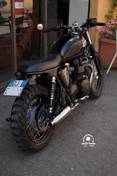 a black motorcycle parked in front of a building