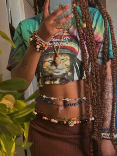 Nature Aesthetic Black, Nature Outfit Ideas, Skirt Green Outfit, Earth Girl Aesthetic, Stomach Beads, Outfit Inspo Black Women, Mirror Photo Ideas, Ephemeral Tattoo, Jóias Body Chains