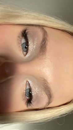 Glitter Eyeshadow Makeup, Winter Glam, Nude Palette, Holiday Glam, Winter Makeup, Glam Looks, Glitter Eyeshadow, Cool Tones, Eyeshadow Makeup