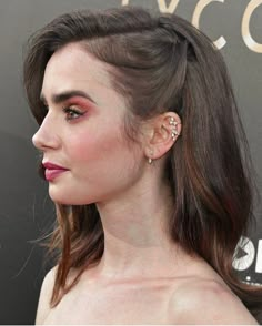 Events Hairstyles, Hair Styling Hacks, True Winter Color Palette, Side Swept Braid, Event Hairstyles, Side Swept Hairstyles, Engagement Hairstyles, Evening Hairstyles