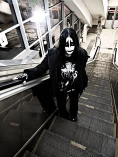 Corpse Paint Men, Corpse Paint Black Metal, Heavy Metal Outfit, Metalhead Outfits, Metalhead Style, Black Metal Aesthetic, Mallgoth Outfits, Metalhead Aesthetic