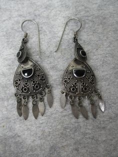 "Vintage Sterling Silver Black Onyx Southwestern Fan Drop Dangle Earrings 925.  Measures 2 1/4\" long x 3/4\" wide.  I have not tried to polish these.  Very light wear.  Please see the pictures as they are part of the description and shows the condition. jew #47 emef" Black Southwestern Dangle Earrings, Black Onyx, Vintage Sterling Silver, Onyx, Fan, Jewelry Earrings Dangle, Dangle Drop Earrings, Dangle Earrings, Jewelry Earrings