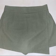 Brand New With Tags, Never Worn Forever 21 Fitted Green Bottoms, Fitted Green Bottoms From Forever 21, Trendy Forever 21 Short Skort, Chic Fitted Skort From Forever 21, Chic Fitted Forever 21 Skort, Forever 21 Fitted Short Skort, Forever 21 Fitted High Waist Skort, Forever 21 High Waist Fitted Skort, Forever 21 High-waist Skort For Day Out