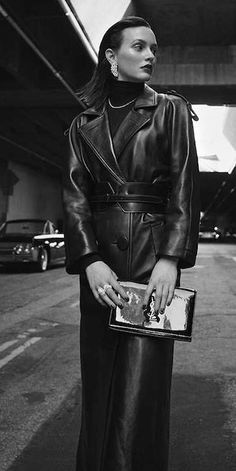 Leather Coat Daydreams: The Attico Leather Trench Coat Leather Coat Outfit, Leather Trench Coat Woman, Trench Coat Outfit, Coat Outfit, Looks Black, Trench Coat Black