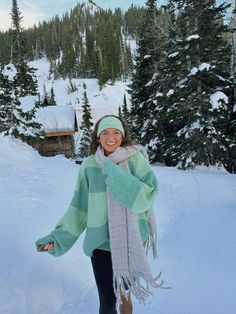 I love all the bright colors Snow Outfit Inspo, Alaska Outfits, Bright Winter Outfits, Grey Bandit, Bright Colored Outfits, Winter Outfits Snow, Winter Inspo, Snow Outfit, Trip Outfits