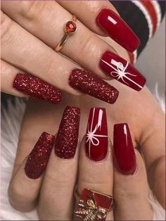 Classy Nail Art Ideas, Red And Gold Nails, Red Christmas Nails, Cute Christmas Nails, Christmas Nails Acrylic, Festival Nails, Xmas Nails, Christmas Nail Designs