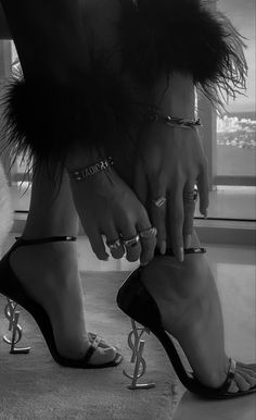 Dorothy Dandridge, Heels Aesthetic, Rich Girl Aesthetic, Rich Girl Lifestyle, Dark Feminine Aesthetic, Luxury Lifestyle Dreams, Classy Aesthetic, Luxury Aesthetic, Clipuri Video