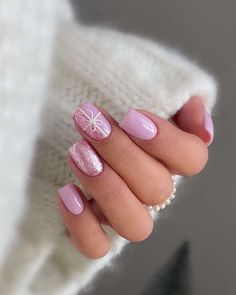 43 Festive Short Christmas Nails You Can't Miss To Recreate This Christmas Season - With Houna Nail Art Noel, Ideas Navideñas, Milky Nails, Nagel Tips, Cute Christmas Nails, Christmas Nails Easy, Summery Nails