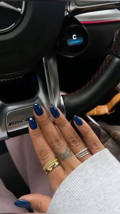 click on the link to catch up with the newest trends! 😉🎀 Shellac Nail Inspiration, Simple Almond Dip Nails, Round Nails Colors, Nail Inspo Fall Almond, Fall Color Nails Dip, Gel Shellac Nails Summer, Dip Nail Ideas Blue, Almond Solid Color Nails, Nailspo Almond