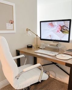 White leather desk chair, natural wood desk, acrylic monitor stand, brass lamp, white leather mouse pad and more! Acrylic Monitor Stand, Innovative Thinking, Work Office Decor, Cozy Home Office, Office Room Decor, Back Office, Work Efficiency, White Office, Monitor Stand