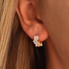 Sparkle and shine with these cute Crystal Huggie Hoops! These eye-catching earrings feature dazzling crystals for a bit of sparkle to brighten your day. Rock them with any look and enjoy the compliments 🙌😍! 💎💎 ✓ Material: 925 Sterling Silver ✓ Diameter: 10mm or 3/8 inch ✓ Finish: Sterling Silver ∙ 18K Gold ✓ Lenght: 0.55 inch / Width: 0,47 inch Trendy Cubic Zirconia Earrings With Sparkling Stones, Trendy Cubic Zirconia Crystal Earrings, Trendy Bling Crystal Earrings For Gifts, Best Friend Christmas Gift, Hoop Earrings Chunky, Tarnished Jewelry, Best Fragrances, Christmas Gifts For Friends, Huggie Hoop Earrings