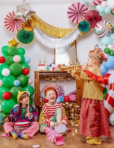 This silver fringe garland is perfect to glam up any Holiday, New Years or important milestone birthday celebrations. Includes 1 garland Size: 8" height x 4.5 ft. Paper Fan Decorations, Party Wall Decorations, Party Girlande, Paper Rosettes, Fan Decoration, Party Deco, Party Garland, Cool Christmas Trees, Star Party