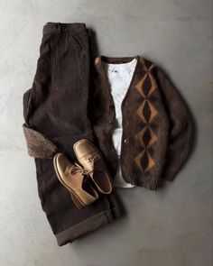 Brown Sweater Men Outfits, Men’s Casual Clothing, How To Style Brown Pants Men, Masc Thanksgiving Outfit, Brown Shoes Outfit Men, Rockstar Fashion, Boy Dark, Cool Music, Popular Clothing