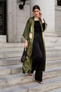 KIM + ONO Silk Kimono Handpainted Crane Long Robe – KIM+ONO Modern Kimono, Looks Black, Silk Kimono