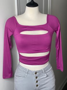 -Cropped top -Cut out front -Long sleeve -Strechy Cropped Top, Baseball Tee, Cut Out, Spandex, Crop Tops, Long Sleeve, Women's Top