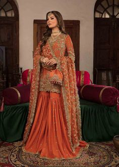 Golden Sharara Pakistani, Heavy Sharara Designs For Wedding, Golden Sharara, Bridal Sharara, Pakistani Designer Clothes, Zardozi Work, Gotta Work