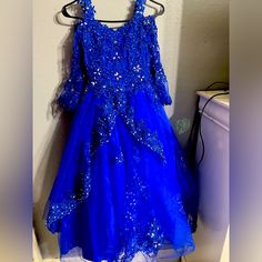 Only One Once , And There’s Two Dresses A Size 6 And 8 It Just Has To Be Ironed Dresses Royal Blue, Girls Ball Gown, Dresses Royal, Royal Blue Dresses, Kids' Dresses, Ball Gown, Dress Collection, Royal Blue, Ball Gowns