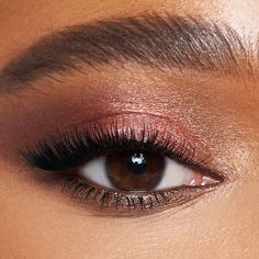 Pinky Brown Eyeshadow, Makeup For Rust Colored Dress, Light Smokey Eye Makeup, Red Carpet Makeup Looks, Deep Brown Eyes, Charlotte Tilbury Hollywood Flawless, Diva Light, Light Eyeshadow, Nye 2023