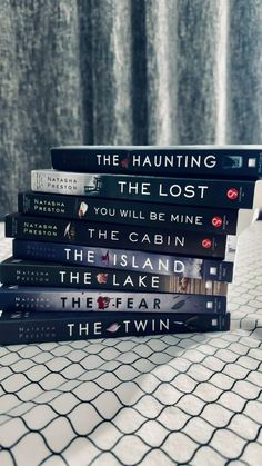 The Cabin Natasha Preston, Natasha Preston Books Aesthetic, Natasha Preston Books, Book Must Read, The Fear Natasha Preston, Thriller Books Aesthetic, Preston Aesthetic, Thriller Recommendations, Poetic Books