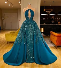 Modest Prom Gowns, Arabic Party, Crystal Prom Dress, Skater Girl Outfits, Glamour Dress, Prom Dress Inspiration, Beaded Prom Dress, Pretty Prom Dresses, Indian Dress