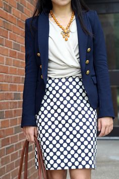 Blue, white, and a hint of orange - love this business casual outfit combo for work/the office Simple Dressing, Beautiful Suit, Professional Attire, Work Style, Business Outfit, A Skirt, Work Outfits Women, Professional Outfits