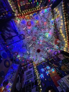 Maximalist Rooms, Hippie Bedroom Decor, Indie Bedroom, Bedroom Ideas For Small Rooms Cozy, Hippie Bedroom, Dream Bedroom Inspiration, Cool Room Decor, Crystal Room