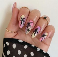 32+ Tropical Nails Perfect for Your Vacation - ♡ July Blossom ♡ Nail Colors Summer, Summer Nail Art Ideas, Hottest Nail Trends, Tropical Nail Art, Hawaii Nails, Tropical Vacation Nails, Palm Nails, Florida Nails