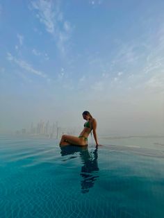 Aura sky pool dubai Aura Dubai, Photo Ideas In Dubai, Dubai Pool, Dubai Pool Aesthetic, Aura Sky Pool Dubai Photo, Abu Dubai, Dubai Instagram Pictures, Aura Skypool Dubai, Sky Pool Dubai