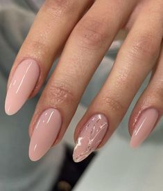 Nude Nails With Glitter, Ongles Beiges, Kutek Disney, Classy Nail Designs, Nude Nail, Beige Nails