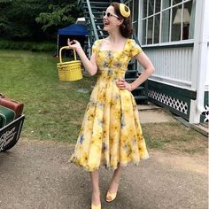 Vestido/vestido florido/vestido vintage/moda/roupas femininas/ vestidos verão/ vestido delicado/moda feminina 1950/vestido amarelo Marvelous Mrs Maisel Fashion, Mrs Maisel Fashion, Yellow Vintage Dress, 50s Outfits, Marvelous Mrs Maisel, Yellow Costume, Mrs Maisel, Fashion Tv