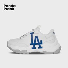 a white and blue sneaker with the letter la on it's upper part