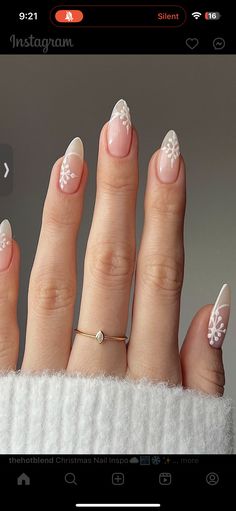 Snowflake Nails Acrylic Almond, Silvester Nails, Snowy Nails, Winter Wedding Nails, December Nails, Christmas Nails Easy, White Nail Polish, Snowflake Nails, White Nail